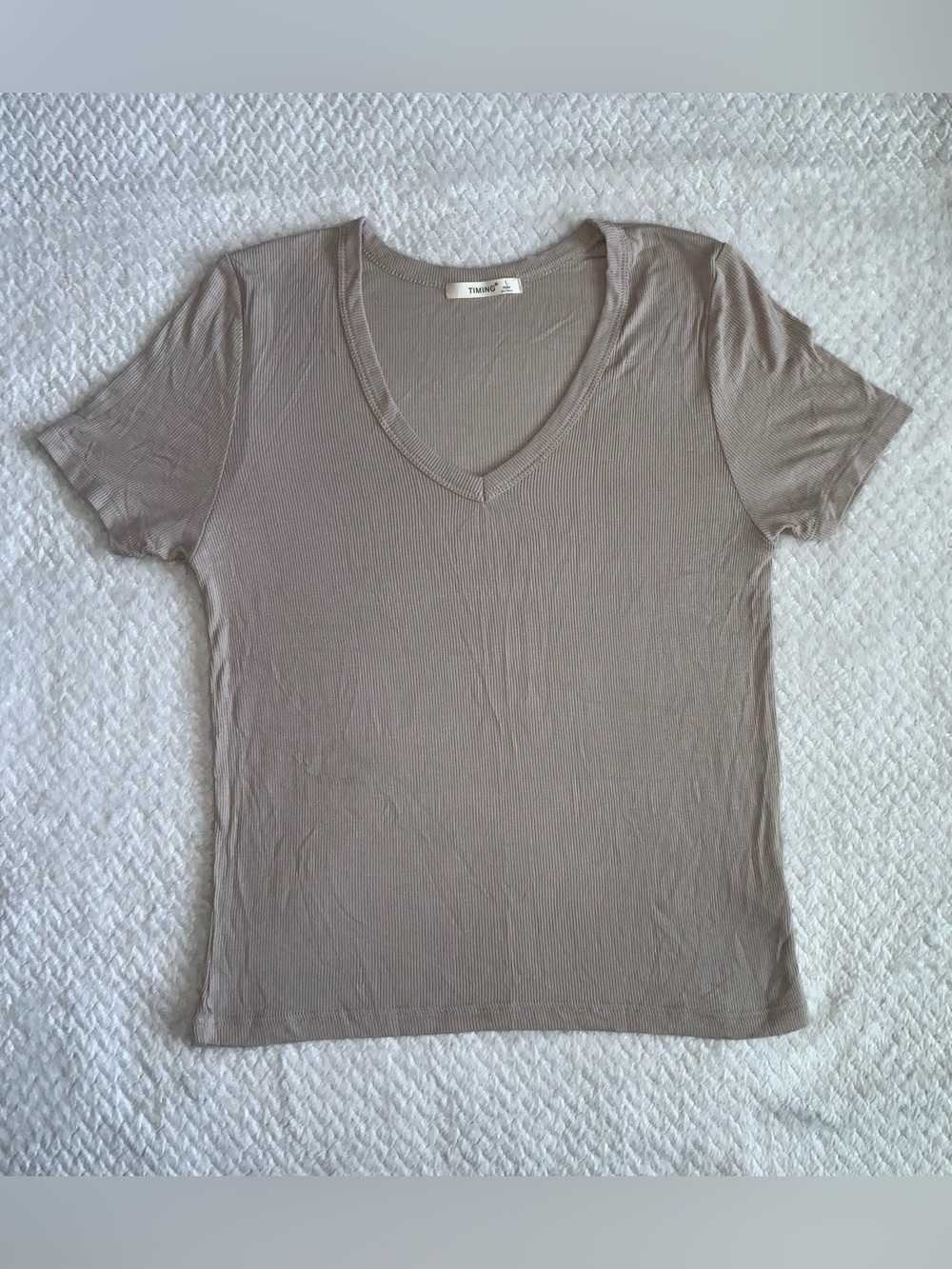 TIMING ribbed V-neck short-sleeve top